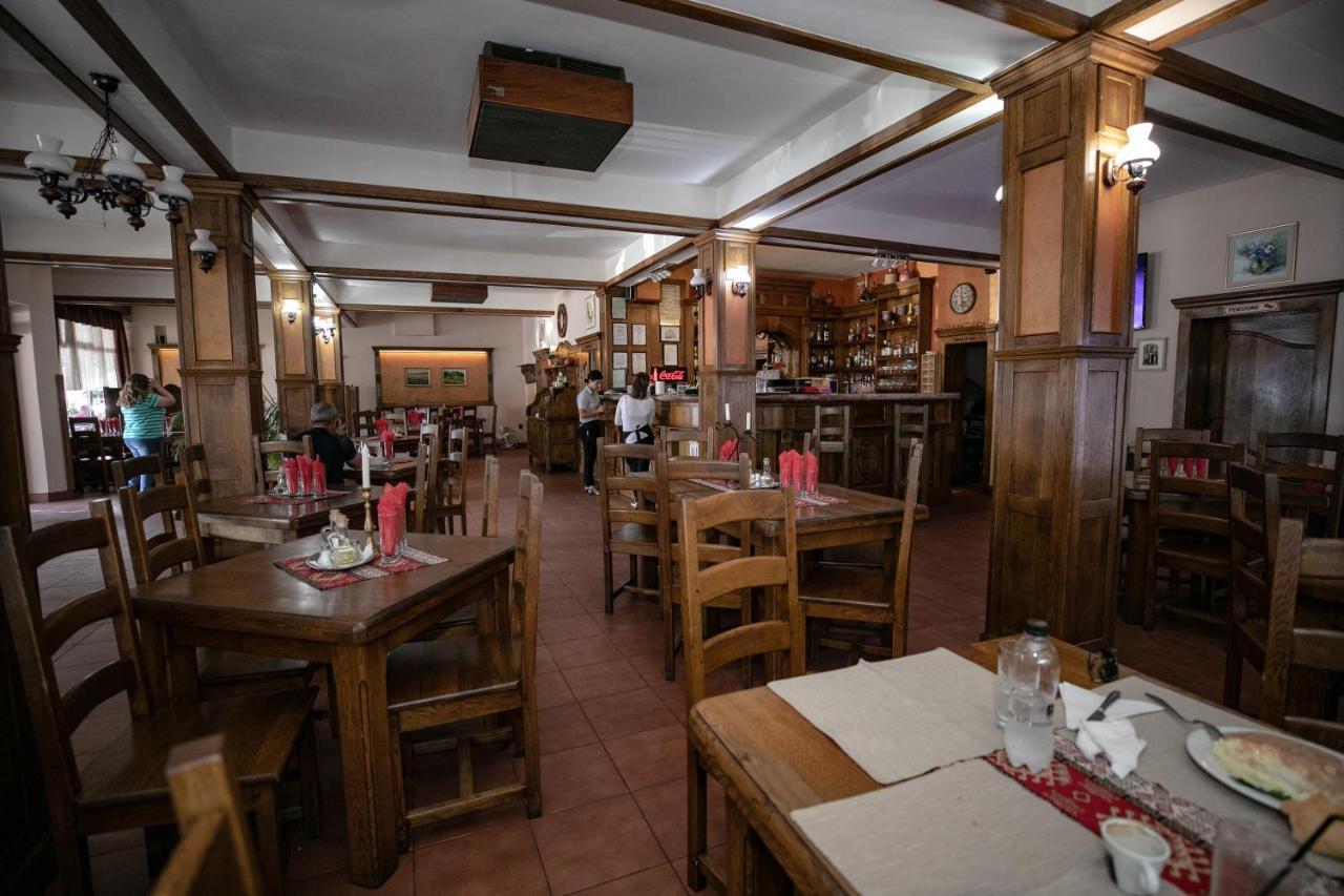 Pensiune Restaurant Route60 Ciucea Esterno foto
